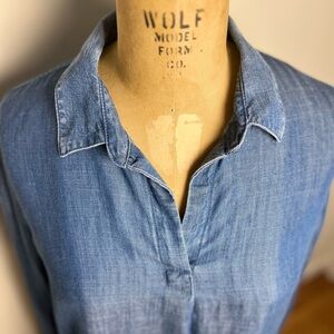 Banana Republic sm. Women’s denim/chambray long sleeve blouse